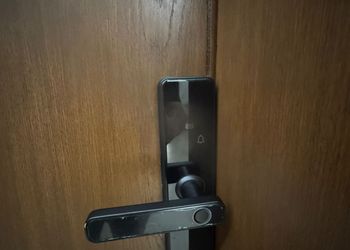 استديو بسرير ماستر وأثاث مريح 