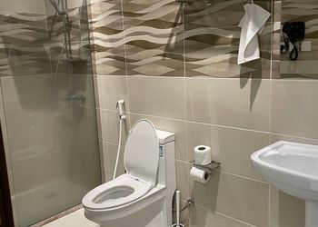 شقة بثلاث غرف نوم وصالة جلوس
