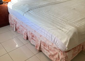 شقة بغرفة معيشة وغرفتين نوم 