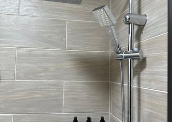 شقة بتصميم أنيق ودخول ذاتي 