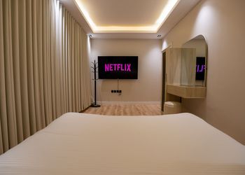 شقة بصالة أنيقة ودخول ذاتي 