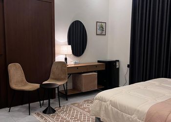 استديو بسرير ماستر وأثاث مريح 