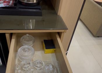 شقة بغرفة معيشة وغرفة نوم 