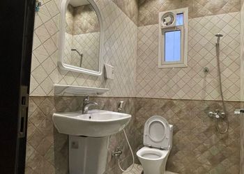 شاليه بمسطح اخضر وجلسة خارجية 