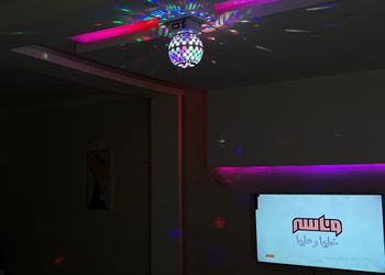 شاليه بصالة مطلة على المسبح 