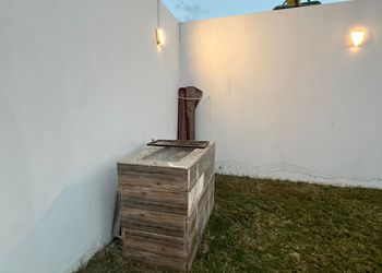 شالية بمجلس مطل على الفناء الخارجي 