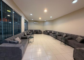 استراحة بملعب كرة طائرة ومسبح 