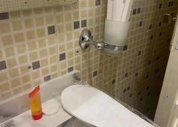 شقة بصالة أنيقة ودخول ذاتي