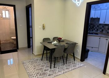 شقة بغرفتين نوم وصالة