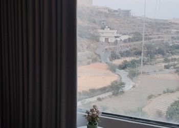 شقة بغرفتين نوم وصالة 