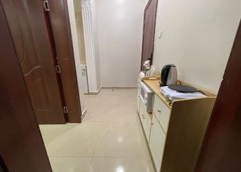 شقة بصالة انيقة ودخول ذاتي