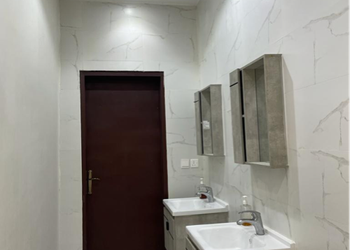 استراحة بمجلس ومسطح اخضر 