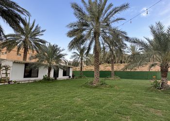 مزرعة بمناظر خلابة وجلسات خارجية 
