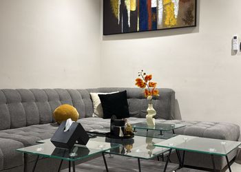 شقة بصالة أنيقة ودخول ذاتي