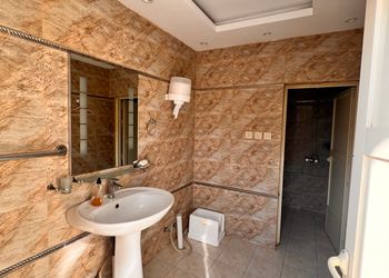 استراحة بمسبح وملعب كورة قدم 