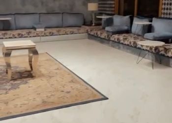 استراحة بمسبح خارجي ومجلس