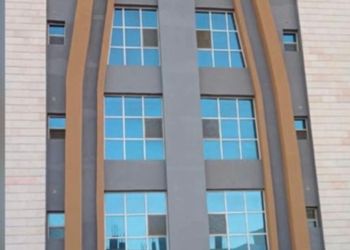 شقة بغرفة جلوس وغرفتين نوم 