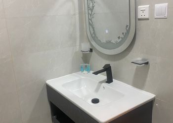 استديو بسرير ماستر وأثاث مريح 