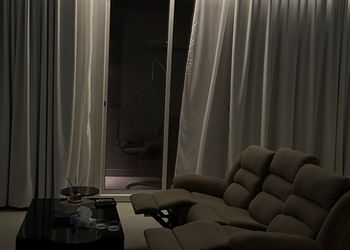 استديو بسرير ماستر وجلسة جانبية