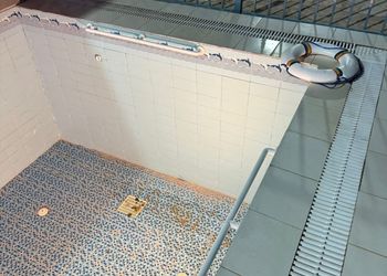 شالية بجلسة خارجية والعاب اطفال
