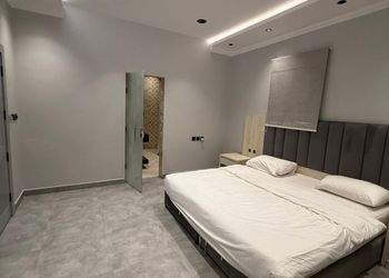 شاليه بمسبح داخلي ومجلس 