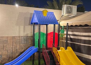 شاليه بجلسة خارجية ومسبح 