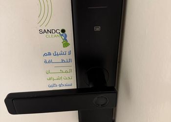 شقة بغرفة معيشة وغرفة نوم 