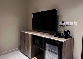 استديو بأثاث مريح وبسيط 