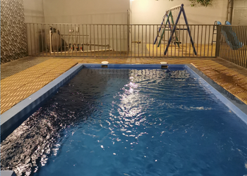 استراحة بمسبح خارجي 