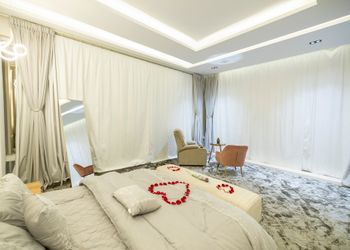 فيلا بتصميم فاخر ومجالس واسعة