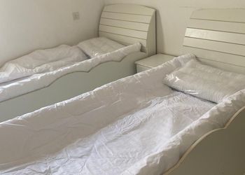 شقة بغرفتين نوم وصالة 