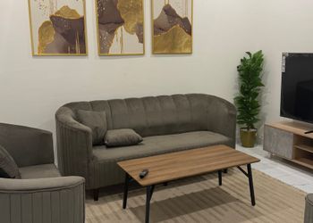 غرفة بسرير ماستر