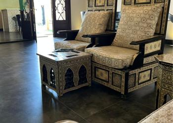 شاليه بمسطح اخضر واضاءة