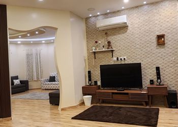 شاليه بمسطح اخضر وجلسة 