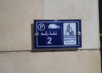 شقة بغرفة معيشة وغرفتين نوم