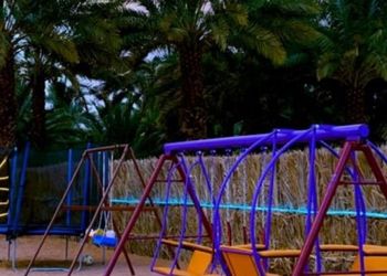 استراحه بمسطحات خضراء وغرف نوم