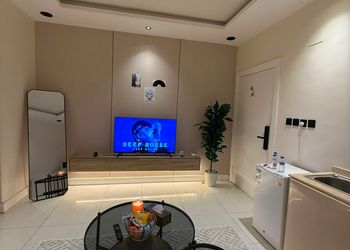 شقة بصالة أنيقة ودخول ذاتي