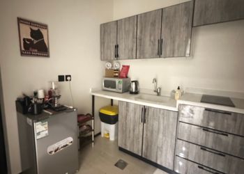 استديو بسرير ماستر وجلسة جانبية 
