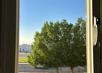 استديو باثاث مريح وبسيط 