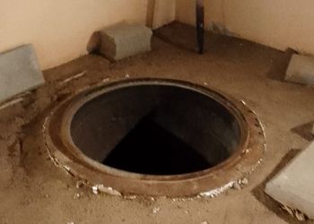 استراحة بمسطح اخضر وجلسة خارجية