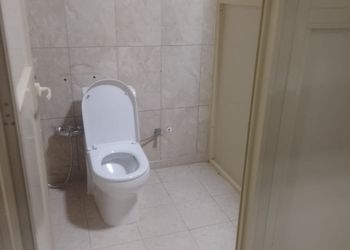 استراحة بمسطح اخضروجلسة خارجية 