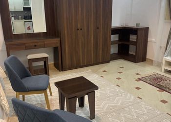 استديو بأثاث مريح وبسيط 