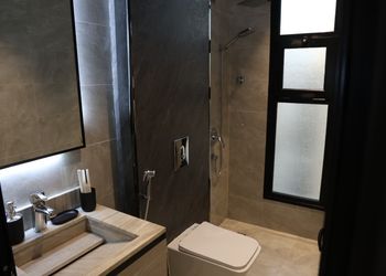 شقة بغرفة معيشة وغرفتين نوم 