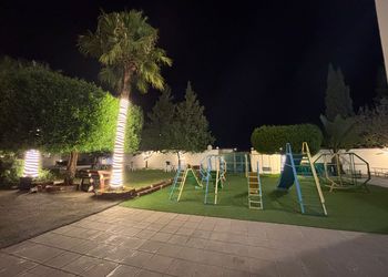 استراحة بمسطح اخضر