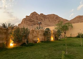 استراحة بألعاب أطفال ومسبح