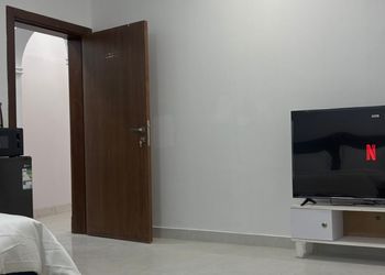 استديو بأثاث مريح وبسيط 