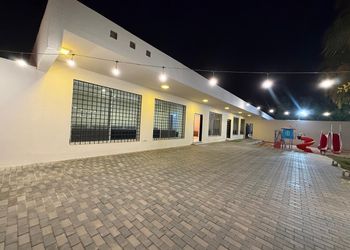 استراحة بملعب كرة طائرة ومسبح 
