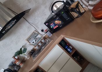 شاليه بمسطح اخضر وجلسة خارجية 