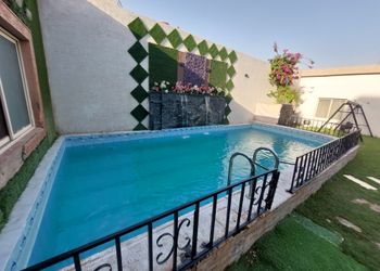 شاليه بمسبح خارجي 