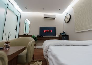 استديو هادئ بدخول ذاتي 